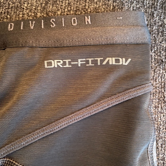 Nike Dri-Fit ADV Run Division 4” Black/Grey Running Shorts Size 2XL - Picture 9 of 10